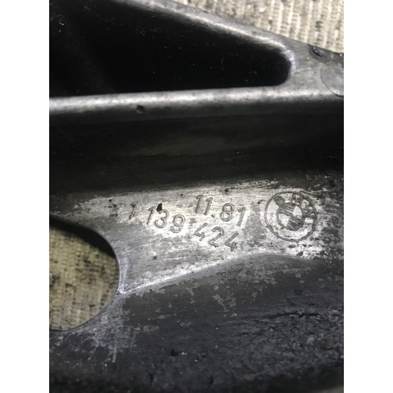 Кронштейн подушки двигателя (кронштейны двигателя) BMW 5-series E34 11811139424