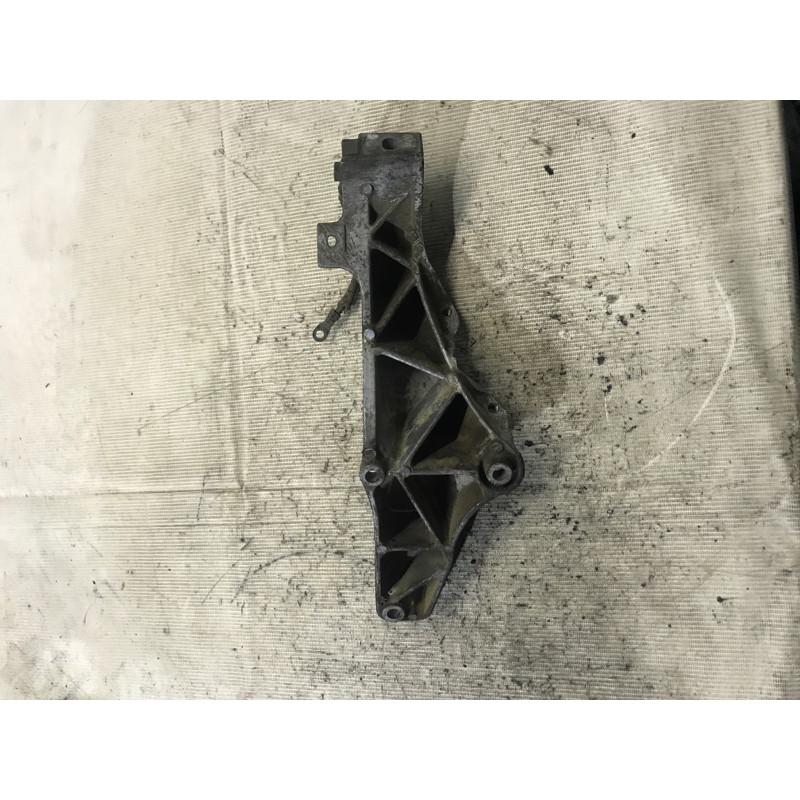 Кронштейн подушки двигателя (кронштейны двигателя) BMW 3-series E36 11 81 1 137 015