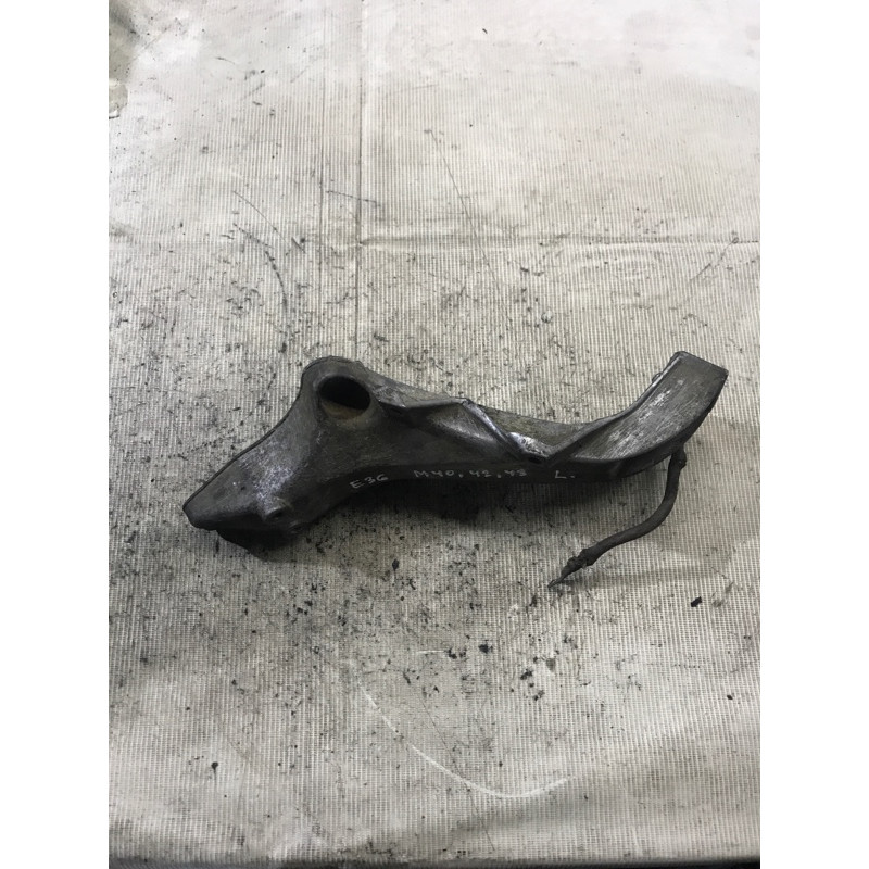 Кронштейн подушки двигателя (кронштейны двигателя) BMW 3-series E36 11 81 1 137 015