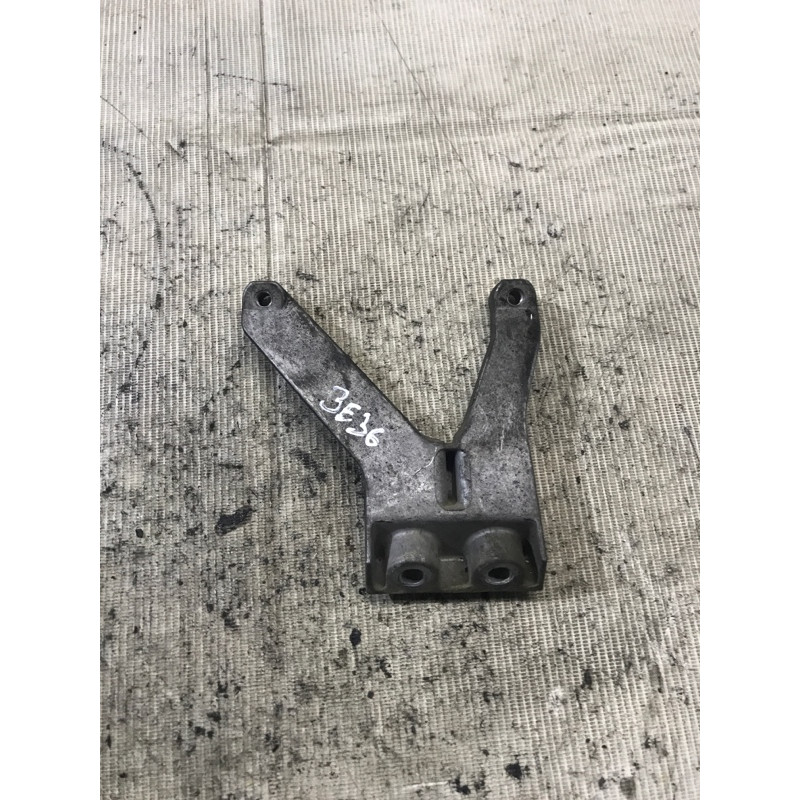 Кронштейн впускного коллектора (кронштейны двигателя) BMW 3-series E36 1996 M43b16 11611739351