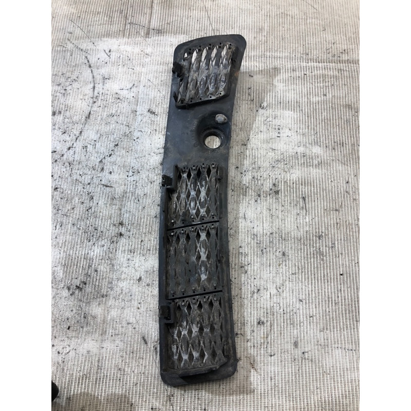 Решетка обдува лобового стекла (салон) BMW 3-series E30 51131904571