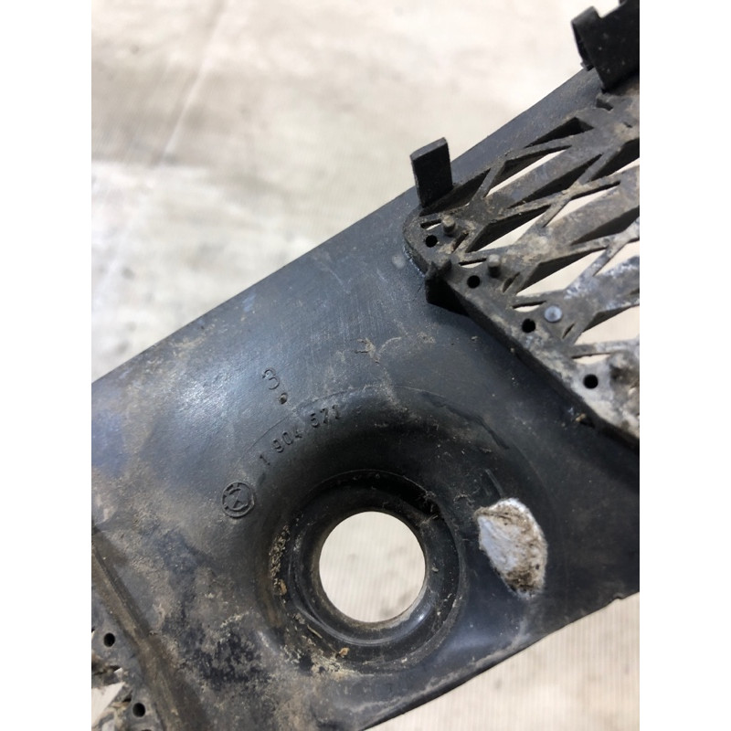 Решетка обдува лобового стекла (салон) BMW 3-series E30 51131904571