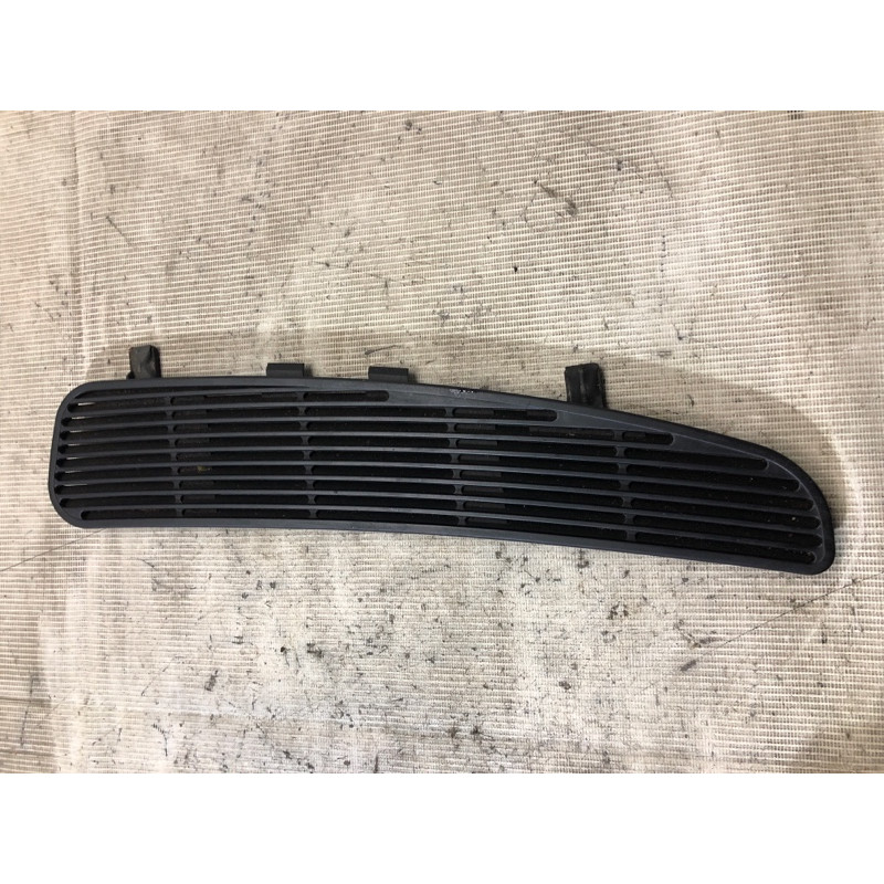 Решетка обдува лобового стекла (салон) BMW 5-series E39 51468172423