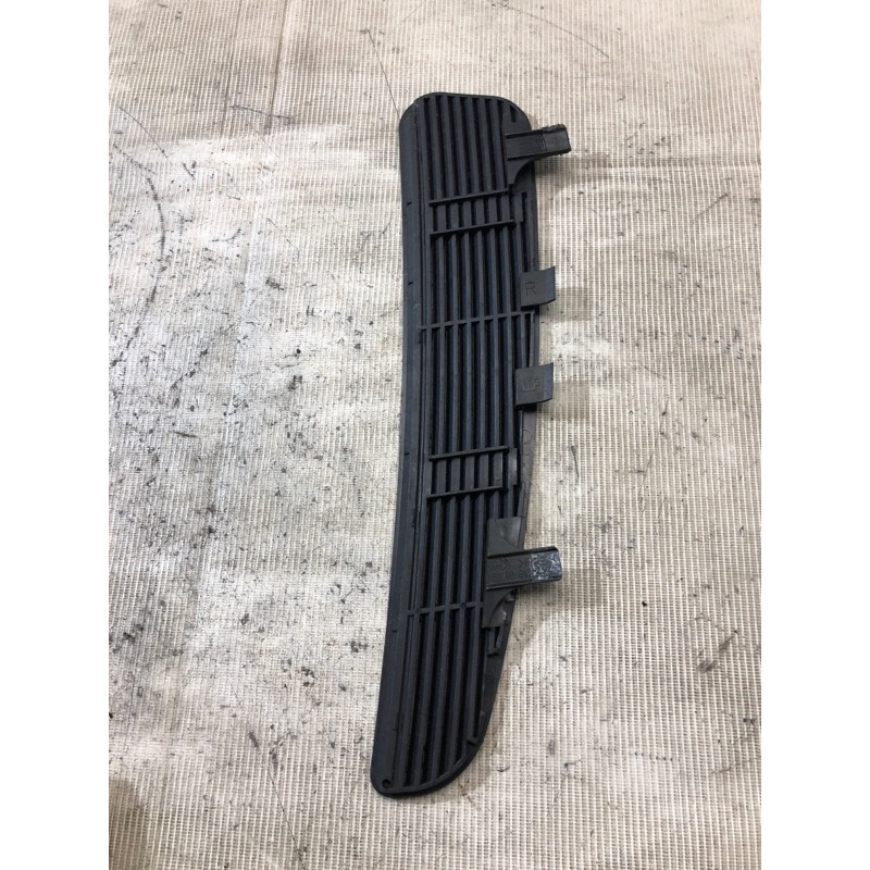 Решетка обдува лобового стекла (салон) BMW 5-series E39 51468172424