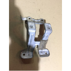 Крепление центральной консоли