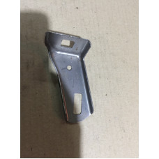 Крепление центральной консоли