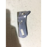 Крепление центральной консоли