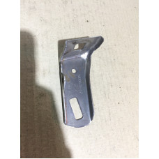 Крепление центральной консоли