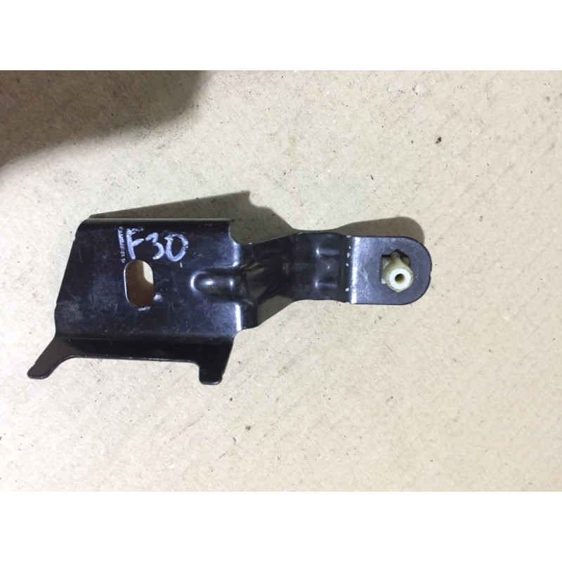 Кронштейн облицовки днища кузова (кузов и элементы) BMW 3-series F30 2013 N26B20 51757365567