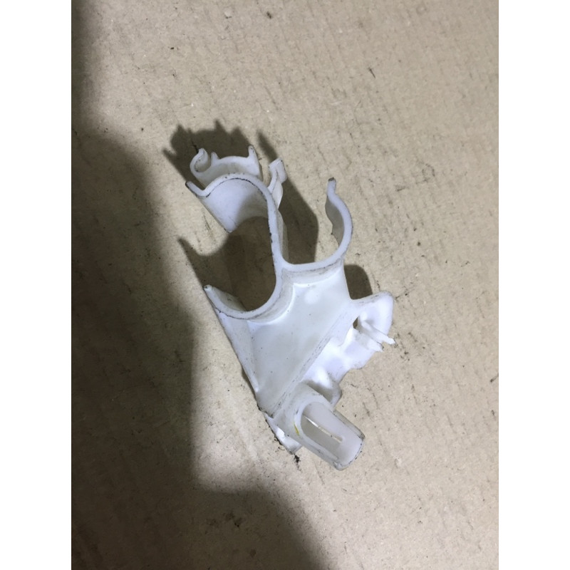Кронштейн бачка омивача (кузов і елементи) BMW 5-series F10 2013 N63B44 61 66 7 178 750
