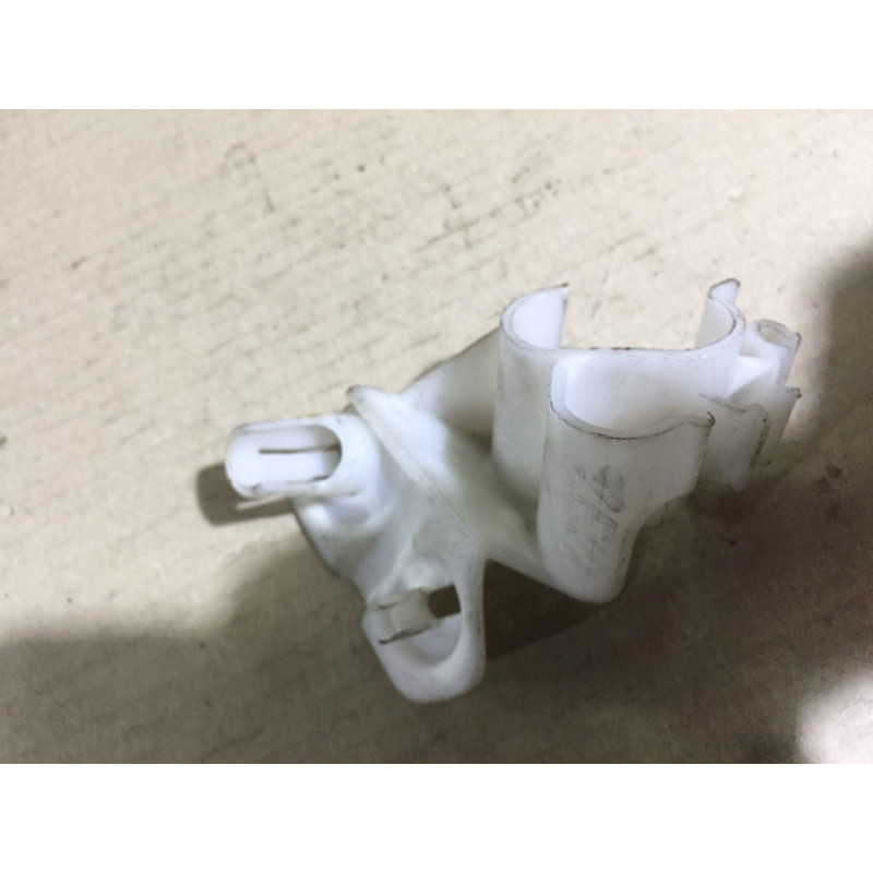 Кронштейн бачка омивача (кузов і елементи) BMW 5-series F10 2013 N63B44 61 66 7 178 750