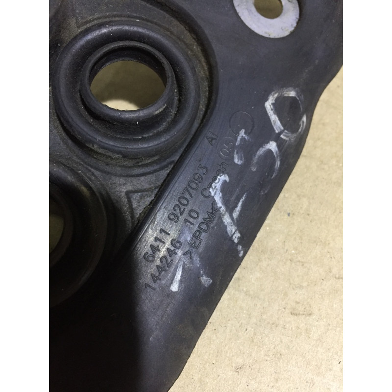 Пластик підкапотний (кузов і елементи) BMW 3-series F30 2013 N26B20 64119207093
