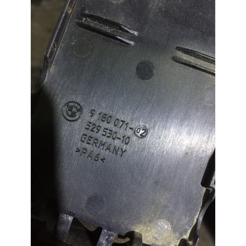 Пластик підкапотний (кузов і елементи) BMW 5-series F10 2013 N63B44 61139180071