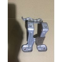 Крепление центральной консоли