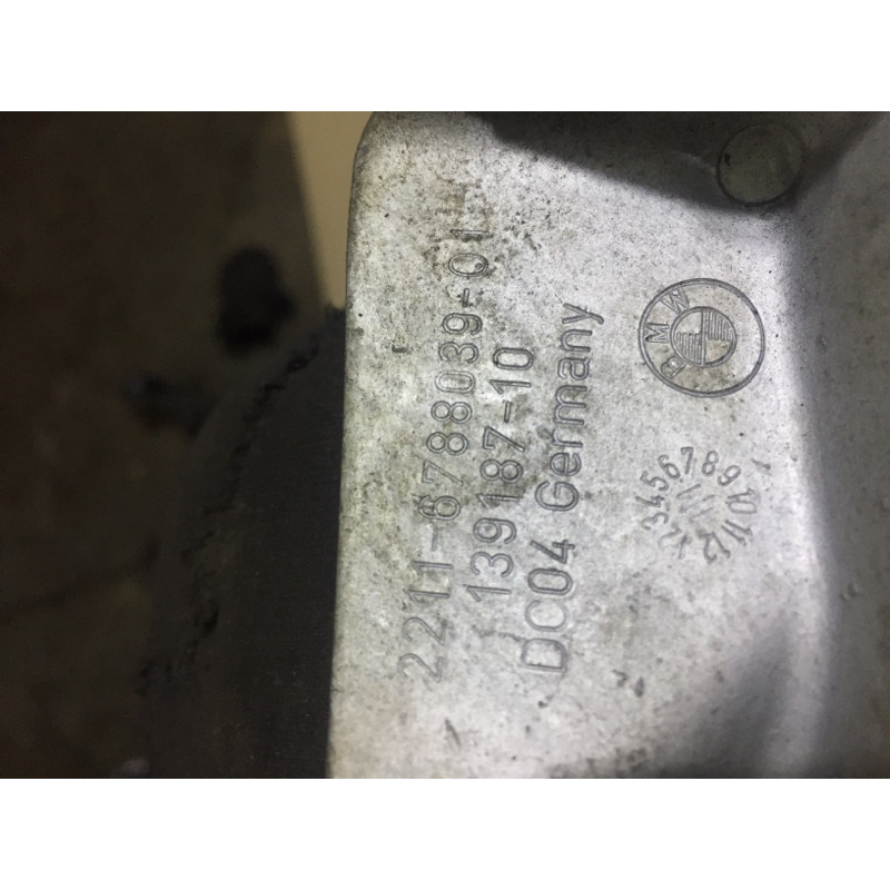 Кронштейн (двигатель и элементы) BMW 5-series F10 2013 N63B44 22116788039