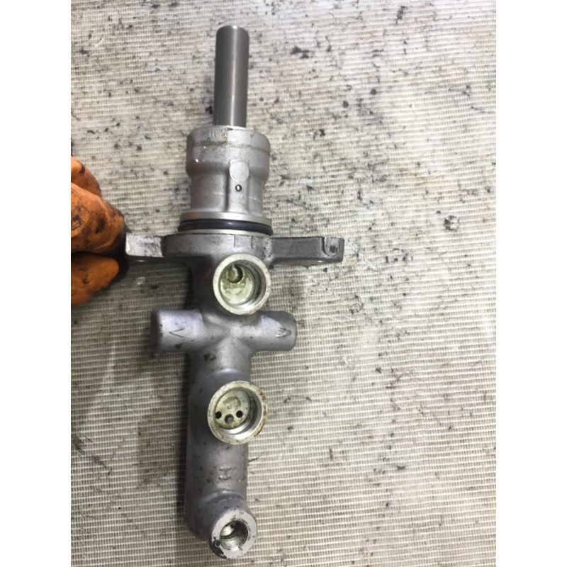 Главный тормозной цилиндр (тормозная система) BMW 5-series E39 34311165543