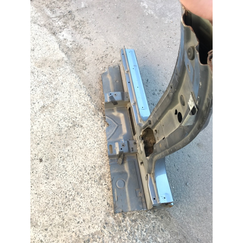Центральна стійка кузова (кузов і елементи) BMW 5-series F10 2013 N63B44 41217240478