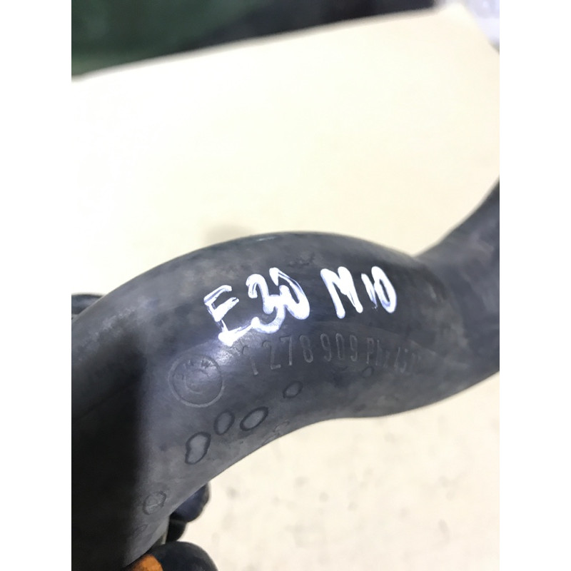 Патрубок (система охлаждения) BMW 3-series E30 11531278909