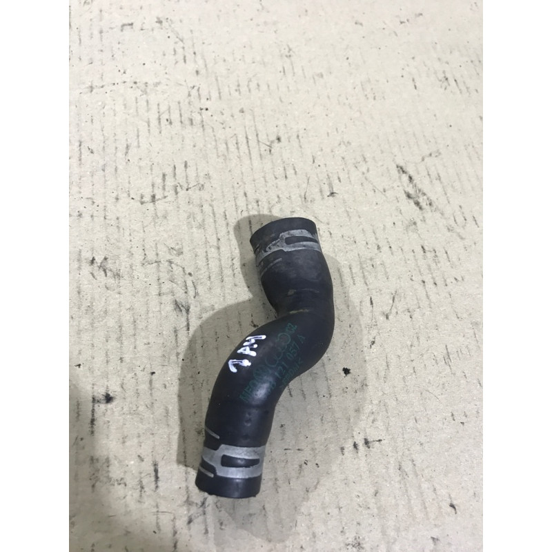 Патрубок (система охлаждения) AUDI A4 B6 2003 2.0 ALT 06B121057A