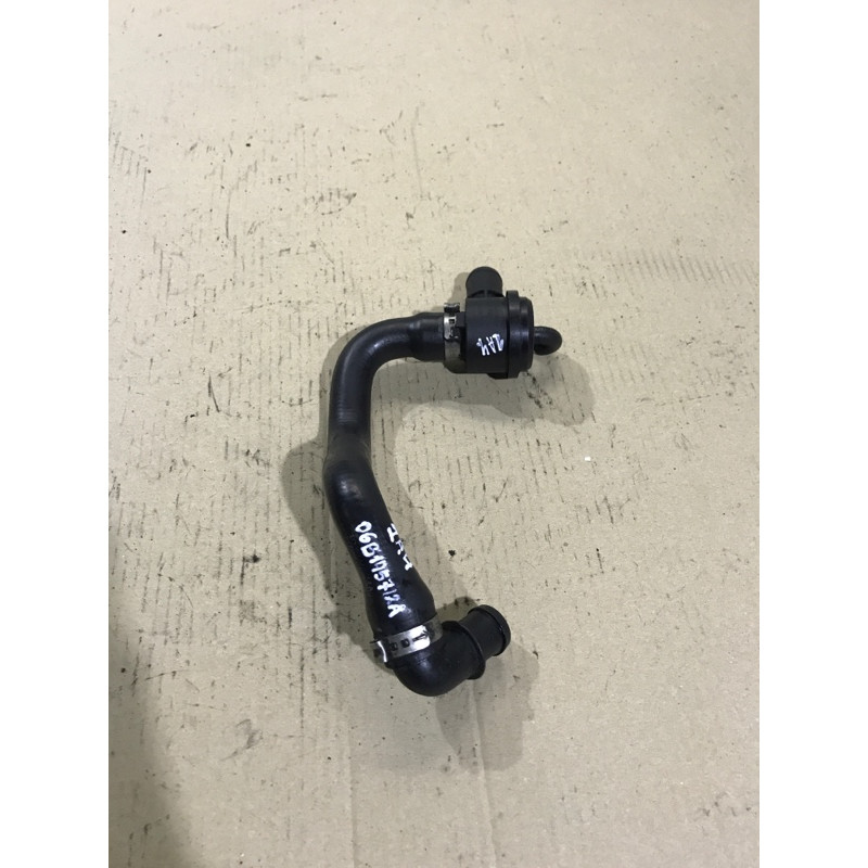 Патрубок (система охлаждения) AUDI A4 B6 2003 1.8 BFB 06B145712A