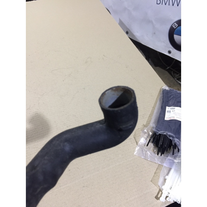 Патрубок (система охлаждения) BMW 7-series E38 11721742135