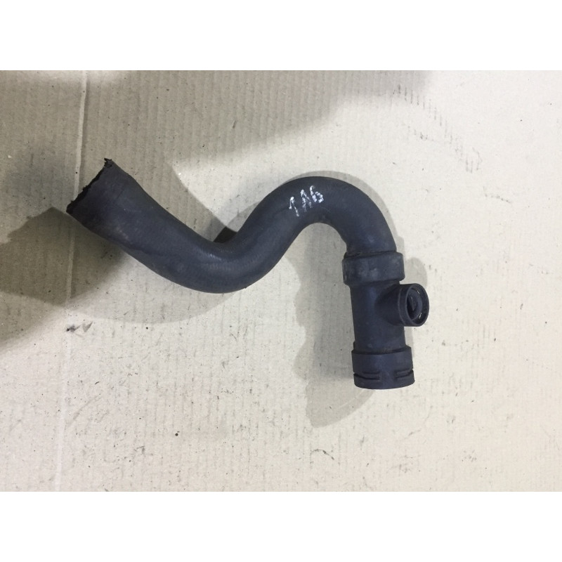 Патрубок (система охлаждения) AUDI A6 C5 2001 2.5 AKE 4B0121049