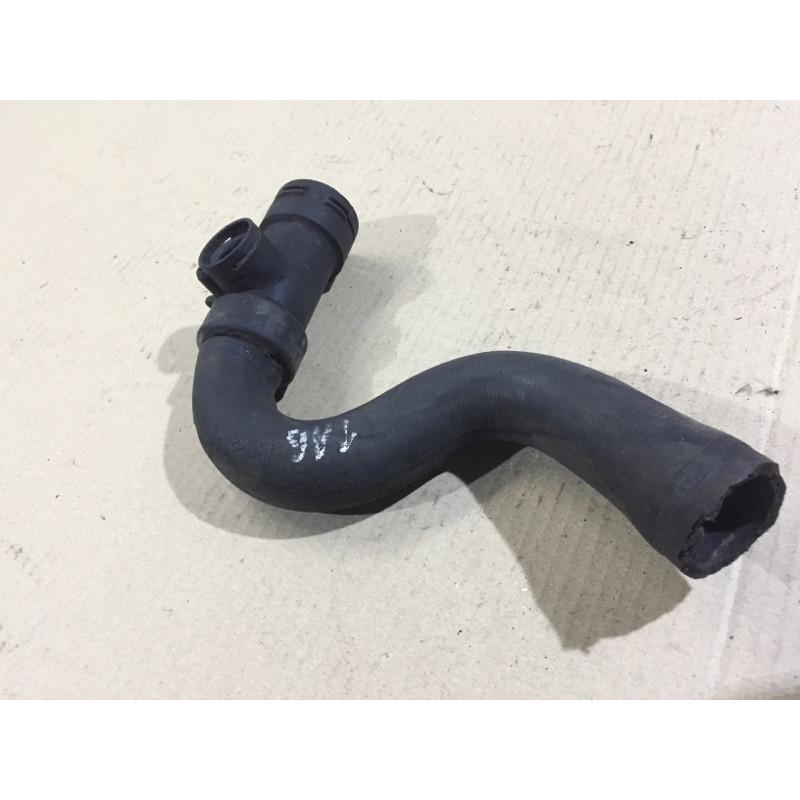 Патрубок (система охлаждения) AUDI A6 C5 2001 2.5 AKE 4B0121049