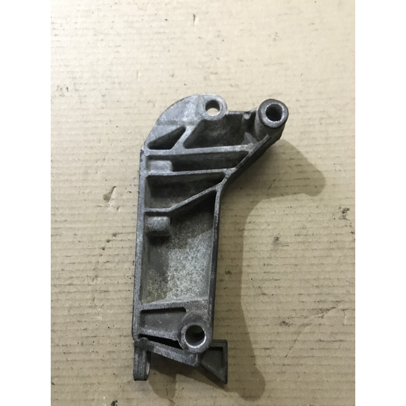 Кронштейн подушки двигателя (кронштейны двигателя) Opel Vectra C 2005 2.2 SE 9156953