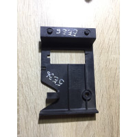 Кронштейн ліхтаря в підкапотному просторі