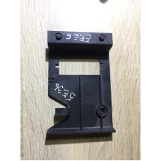 Кронштейн фонаря в подкапотном пространстве