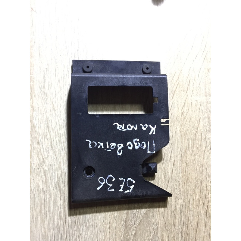 Кронштейн фонаря в подкапотном пространстве (кузов и элементы) BMW 3-series E36 1993 M50b20 63318353081