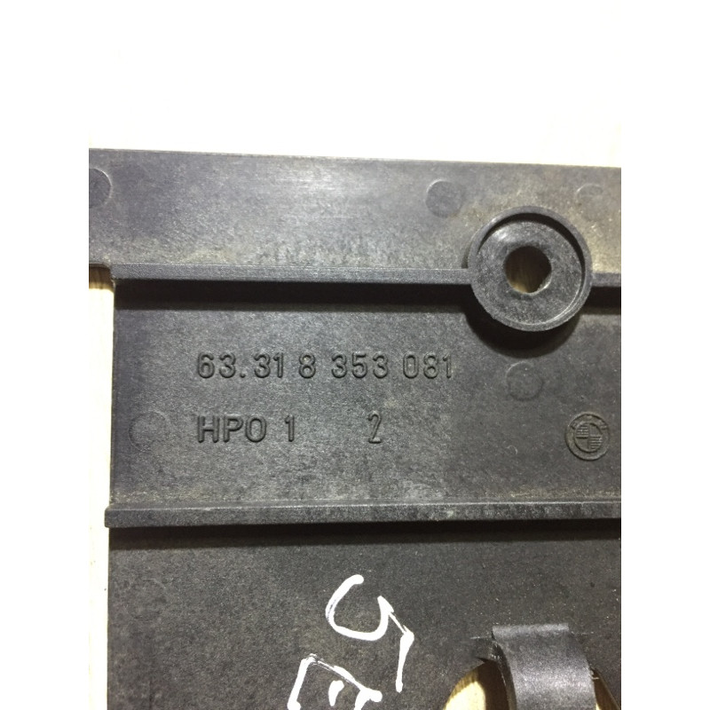 Кронштейн фонаря в подкапотном пространстве (кузов и элементы) BMW 3-series E36 1993 M50b20 63318353081