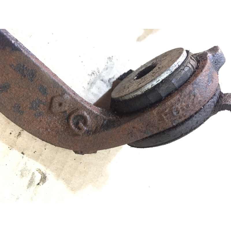 Кронштейн (двигатель и элементы) Opel Vivaro 1 2007 1.9 D 2704011