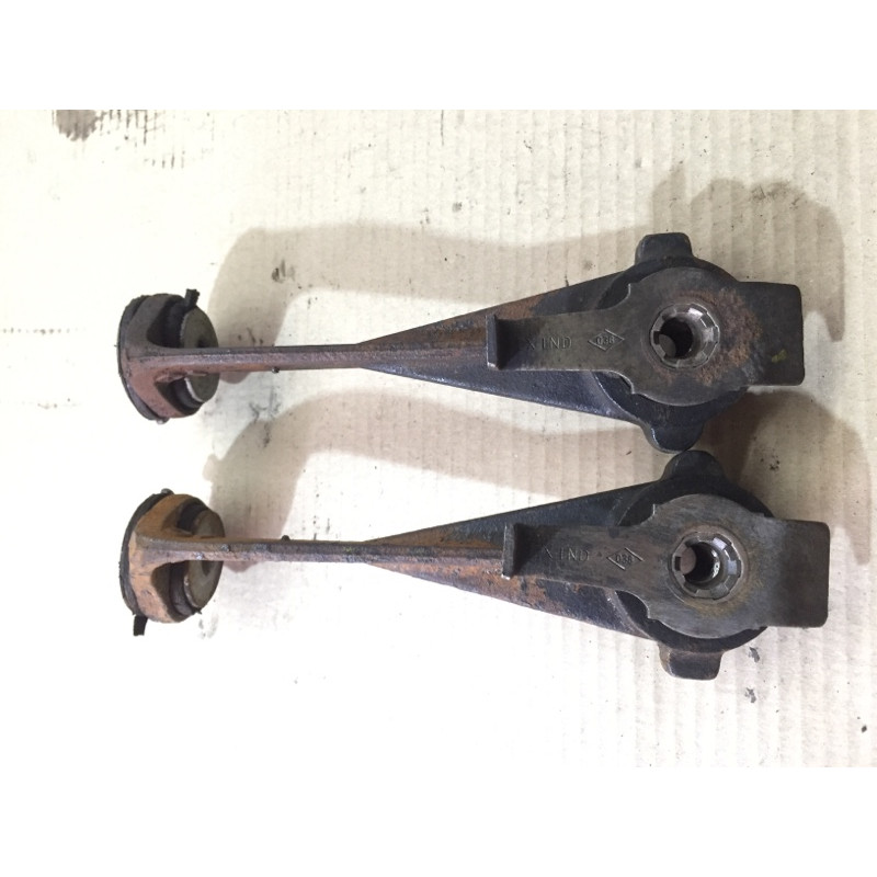 Кронштейн (двигатель и элементы) Opel Vivaro 1 2007 1.9 D 2704011