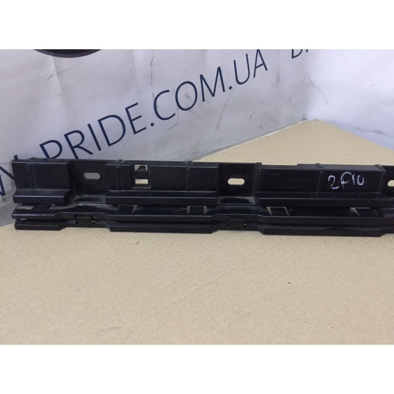 Кріплення порогу (кузов і елементи) BMW 5-series F10 2013 N47D20 51777184777