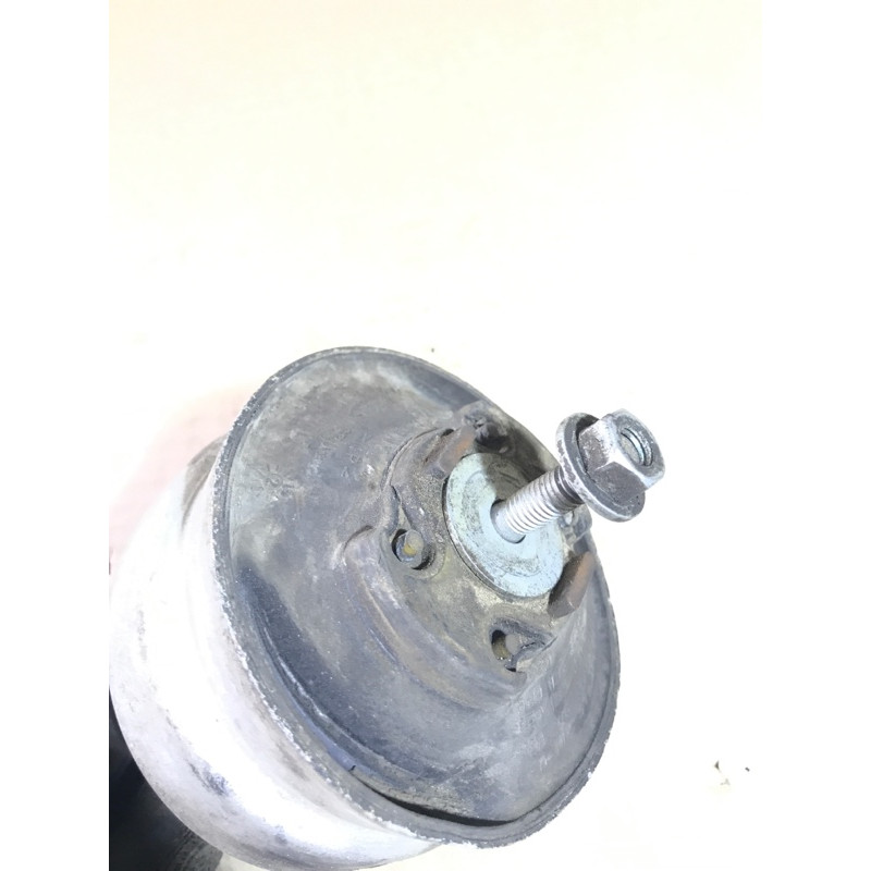 Подушка двигателя (двигатель и элементы) AUDI A4 B6 2.4BDV 8E0199379D