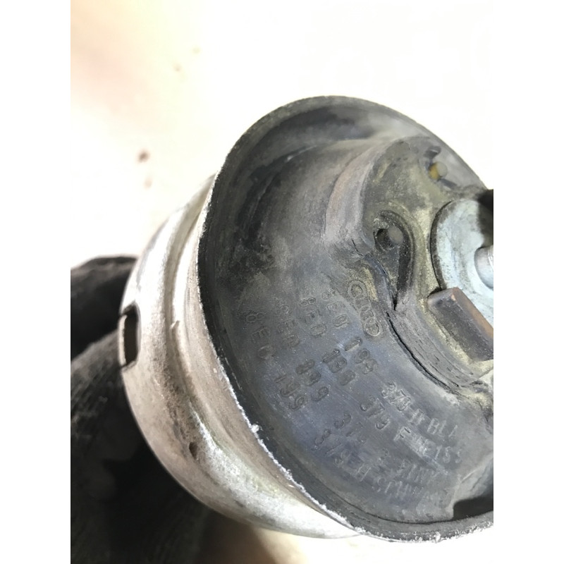 Подушка двигателя (двигатель и элементы) AUDI A4 B6 2.4BDV 8E0199379D