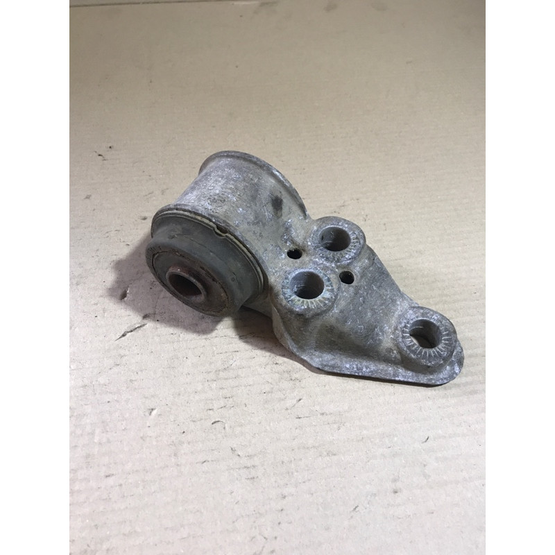 Кронштейн (двигатель и элементы) Volkswagen Passat B5 2003 1.9 TDI 8E0501522H