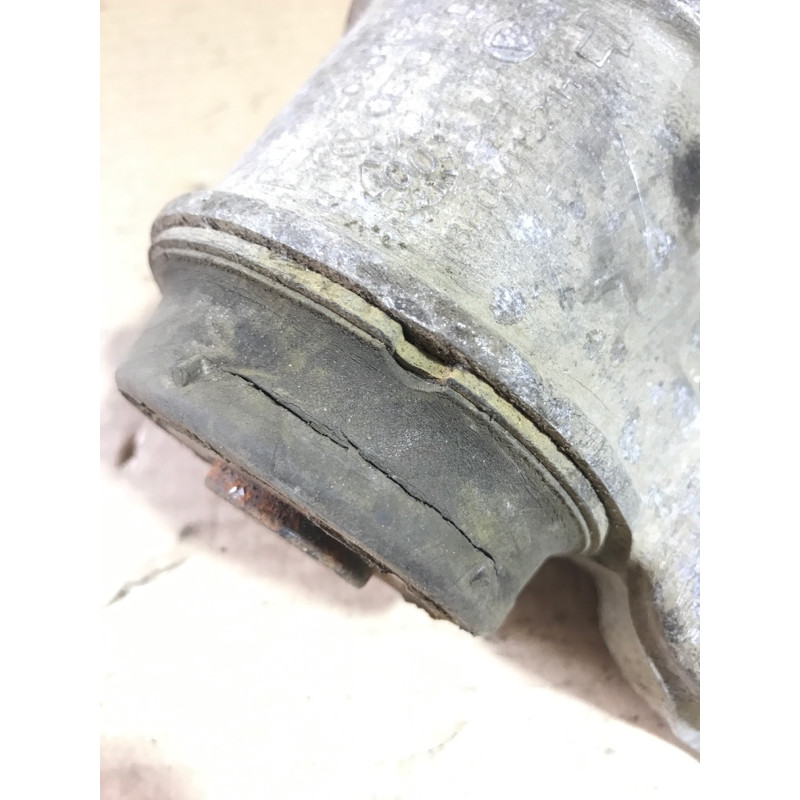 Кронштейн (двигатель и элементы) Volkswagen Passat B5 2003 1.9 TDI 8E0501522H