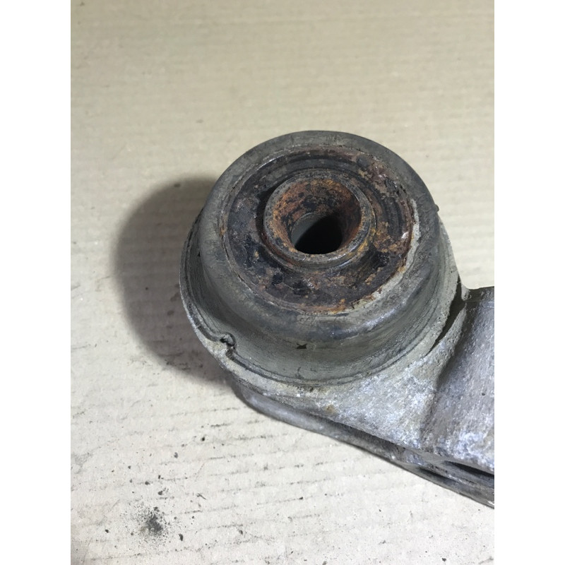 Кронштейн (двигатель и элементы) Volkswagen Passat B5 2003 1.9 TDI 8E0501522H