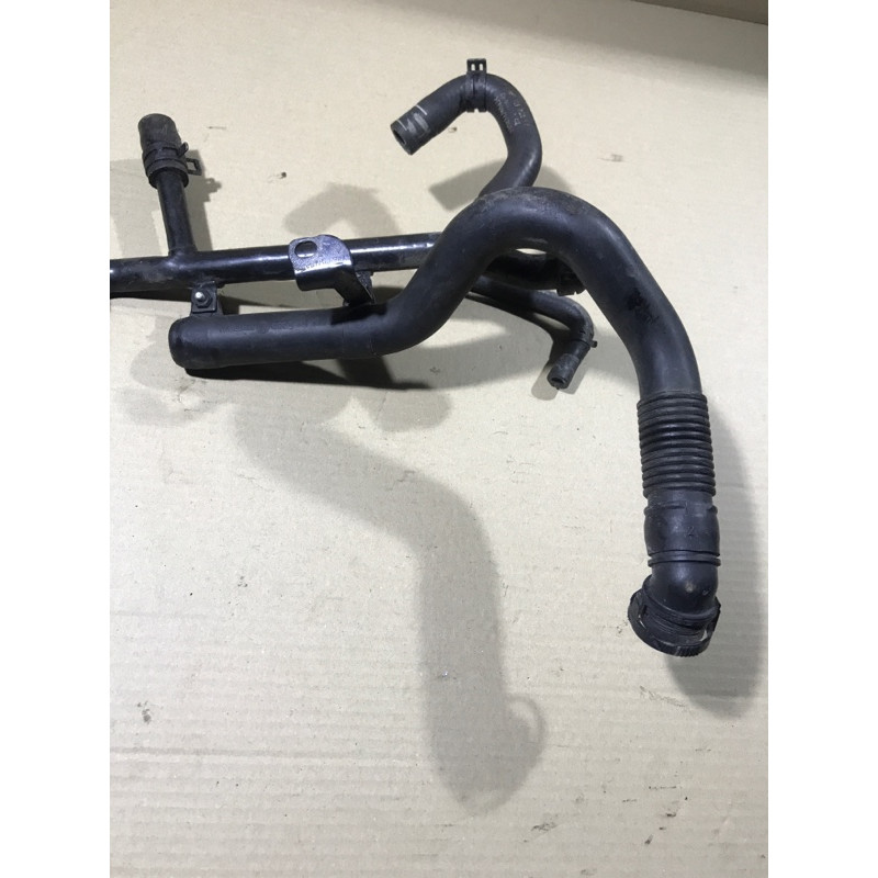 Патрубок (система охлаждения) AUDI A4 B6 2.4BDV 06B129651C