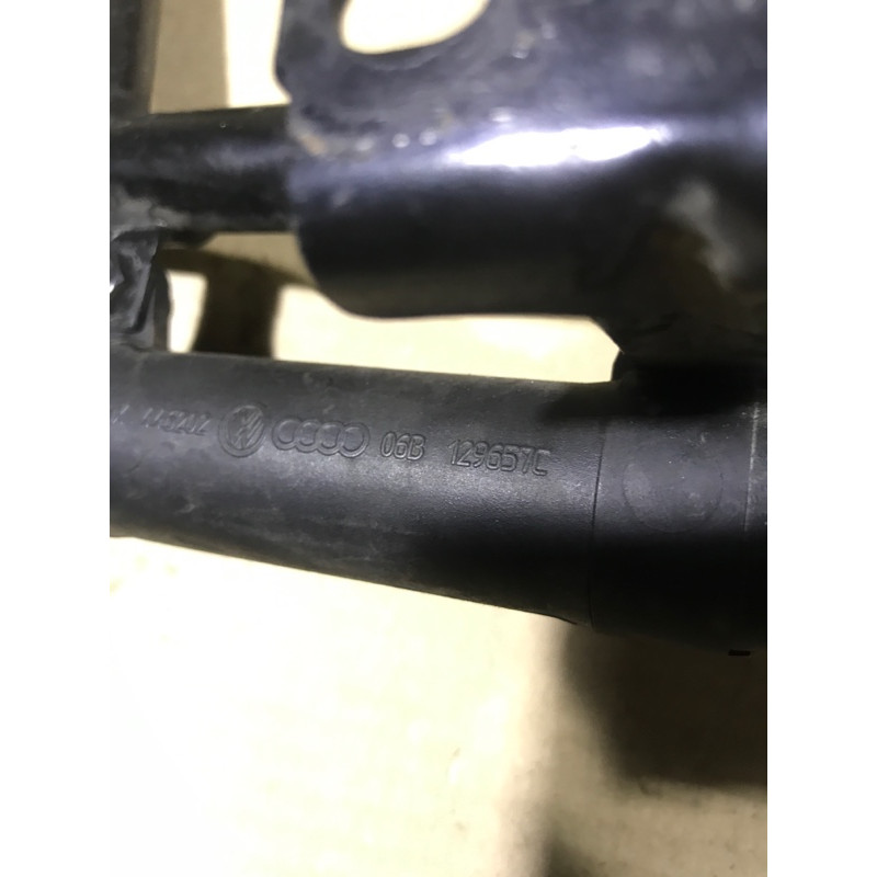 Патрубок (система охлаждения) AUDI A4 B6 2.4BDV 06B129651C