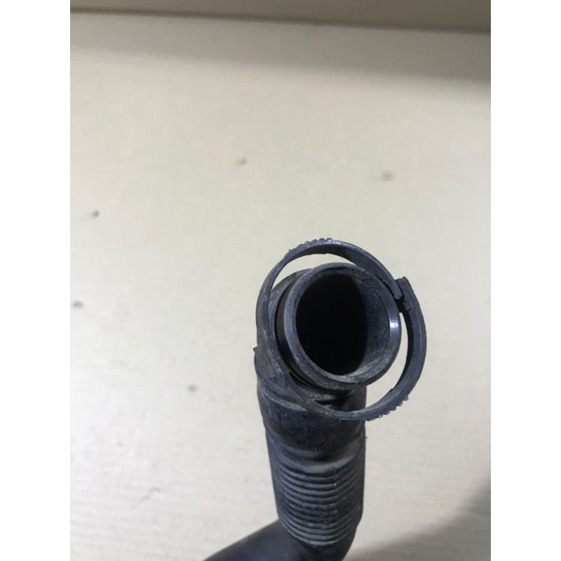 Патрубок (система охлаждения) AUDI A4 B6 2.4BDV 06B129651C