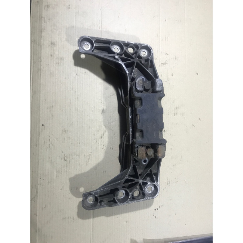 Кронштейн КПП (трансмиссия) BMW 5-series E60 M54b30 22316776521