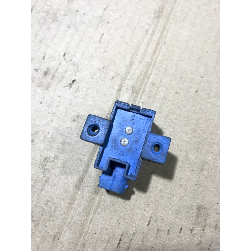 Вимикач центрального замка у разі аварії (електрика / датчики) BMW 3-series E36 61311388224