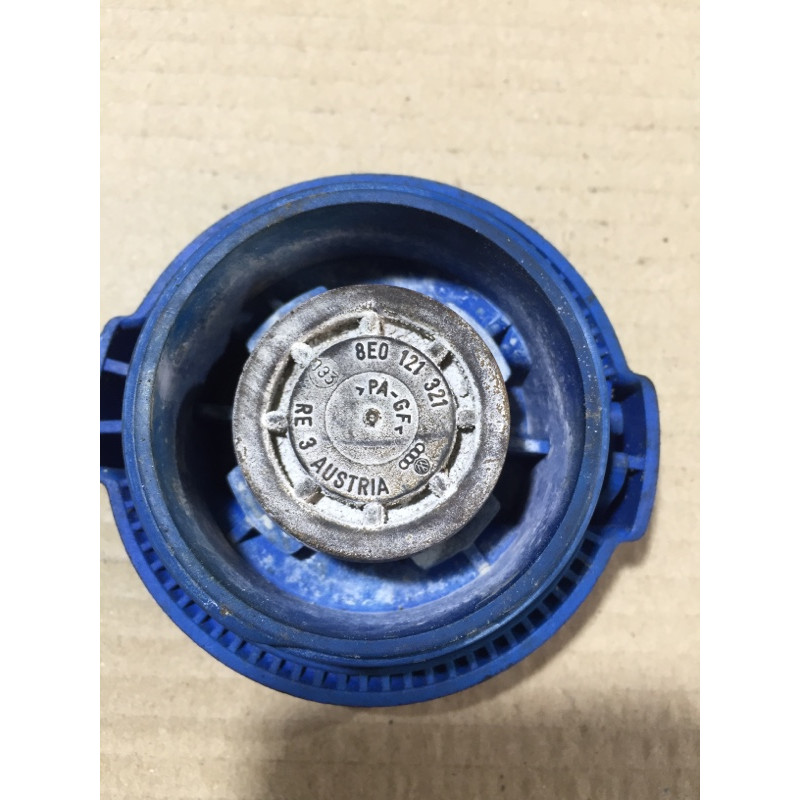 Крышка расширительного бачка (система охлаждения) AUDI A4 B6 2003 1.8 BFB 8E0121321