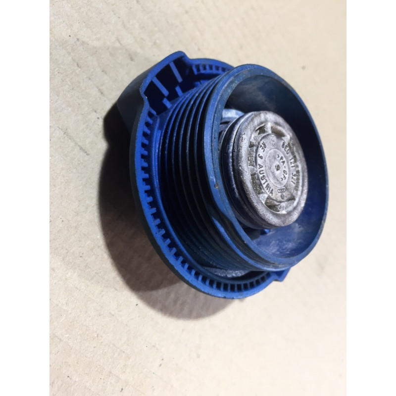 Крышка расширительного бачка (система охлаждения) AUDI A4 B6 2003 1.8 BFB 8E0121321