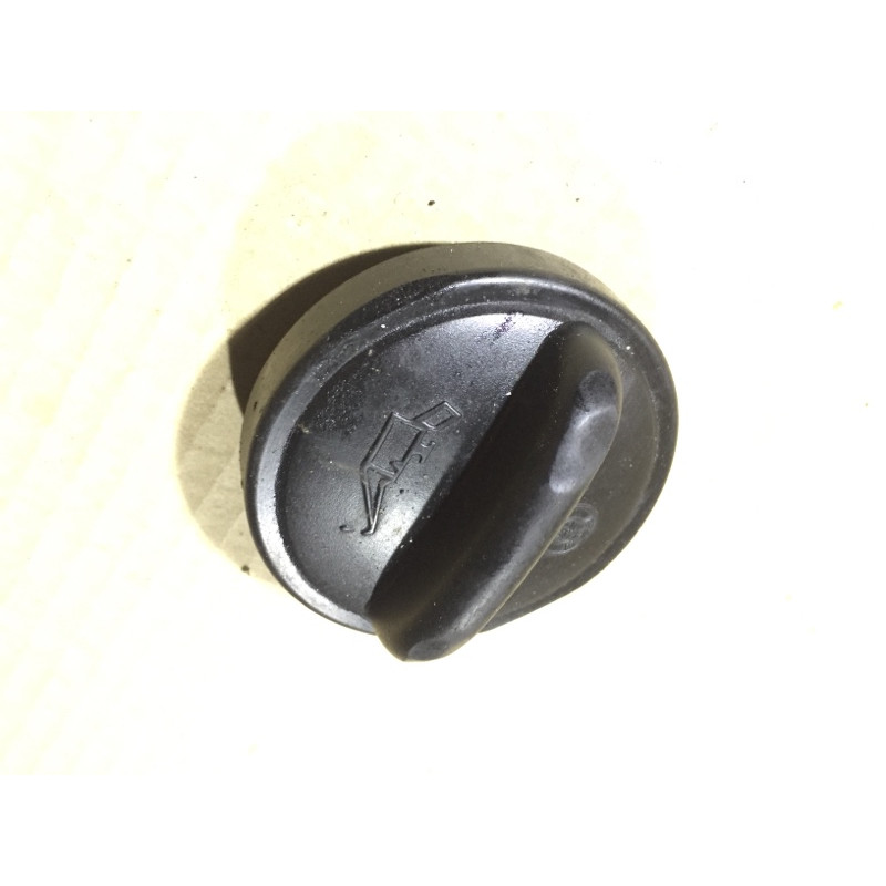 Кришка маслозаливної горловини (двигун та елементи) BMW 5-series E34 11121286221