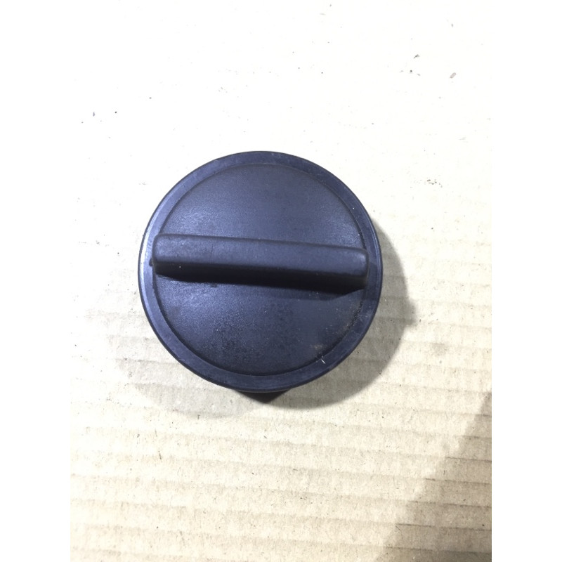 Кришка маслозаливної горловини (двигун та елементи) BMW 3-series E36 11121716993