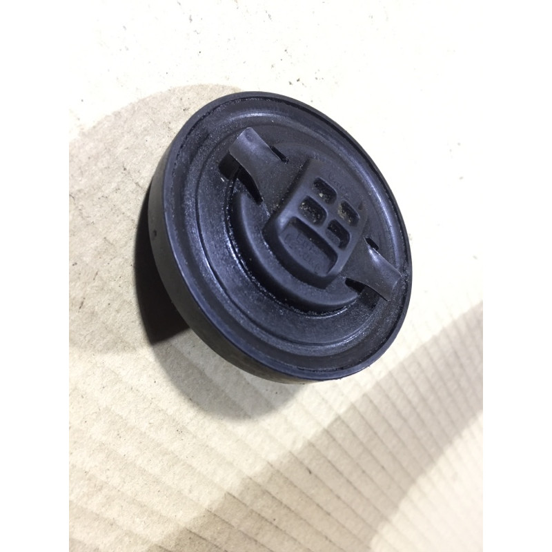 Кришка маслозаливної горловини (двигун та елементи) BMW 3-series E36 11121716993